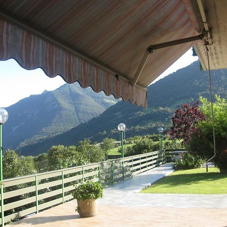 B&B Garden Solto Collina Exteriör bild