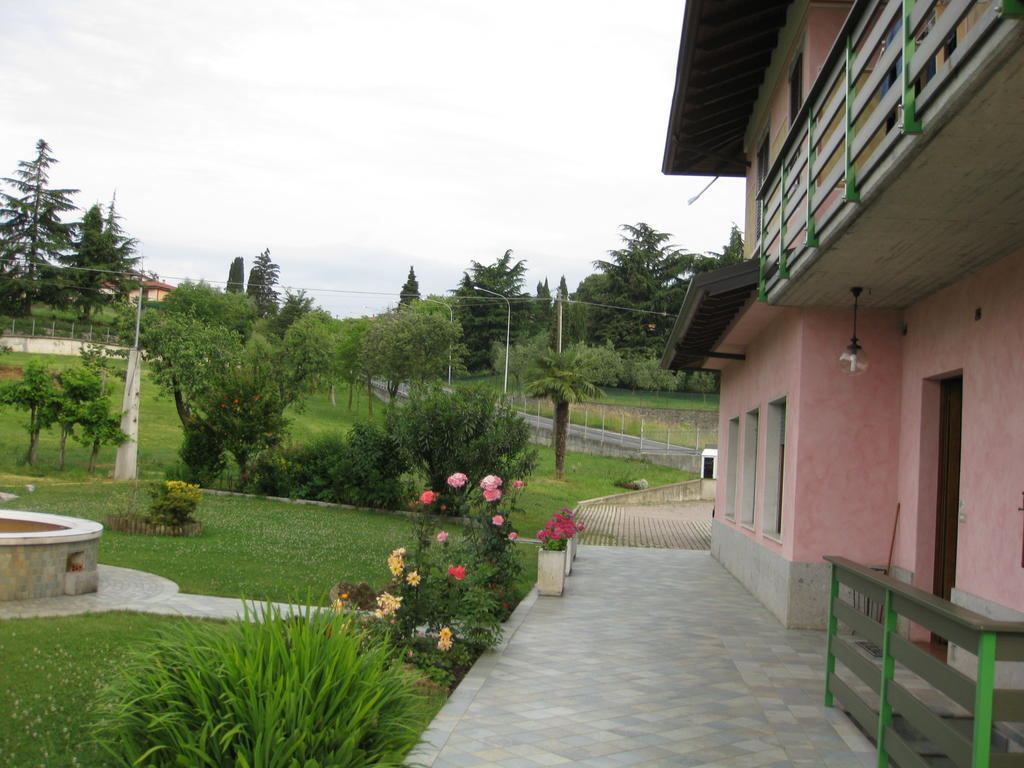 B&B Garden Solto Collina Exteriör bild