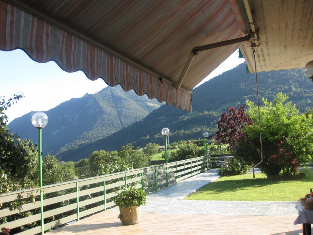 B&B Garden Solto Collina Exteriör bild