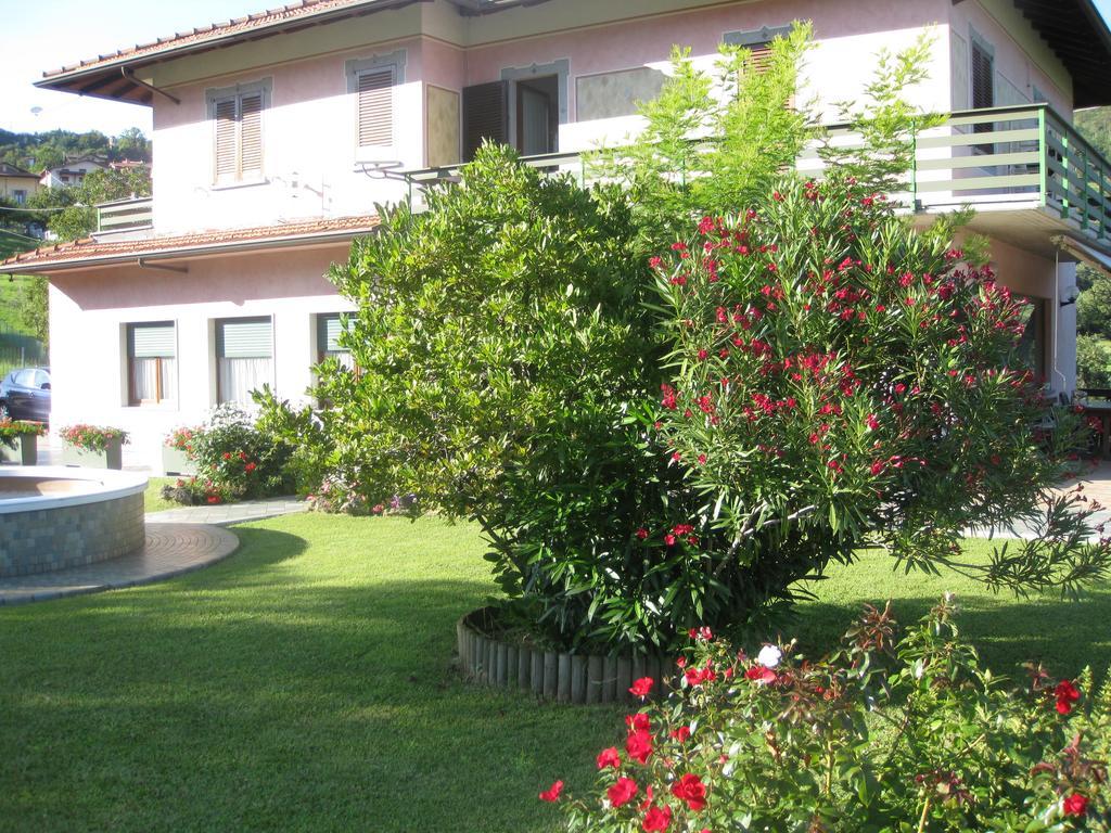 B&B Garden Solto Collina Exteriör bild