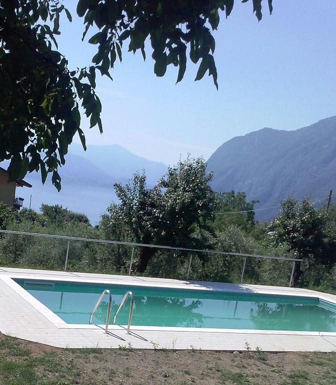 B&B Garden Solto Collina Exteriör bild